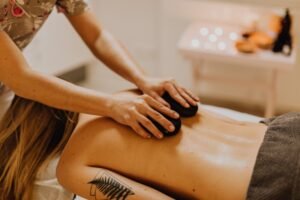 massagens com pedras quentes